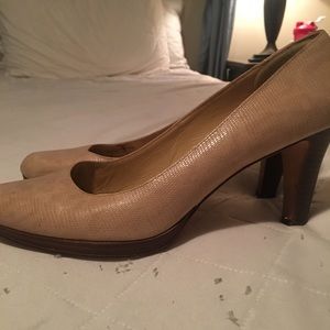 Cole haan tan pumps
